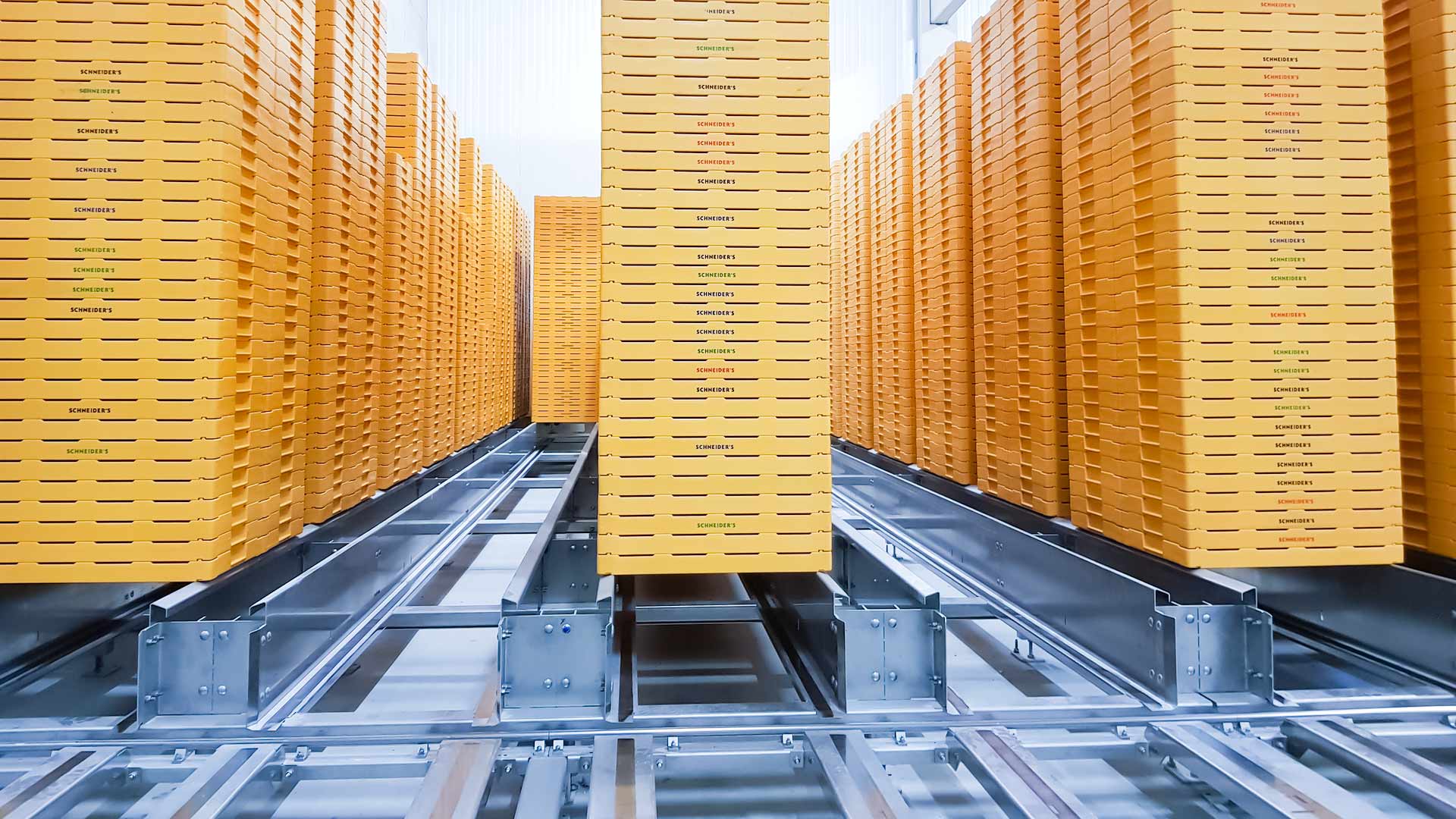 mfi-bakery-storage-system-empty-storage-taro-stacked-containers